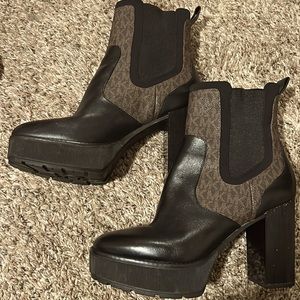 Michael Kors boots size 9.5